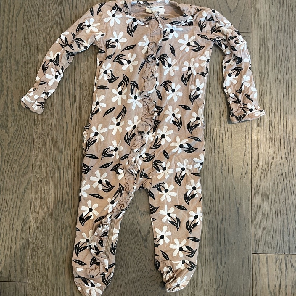 Spearmint baby clay floral ruffle zip footie